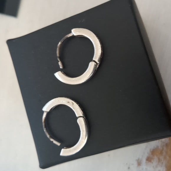 🩶Tiny Silver Macarsite Hoop Earrings - Picture 7 of 7